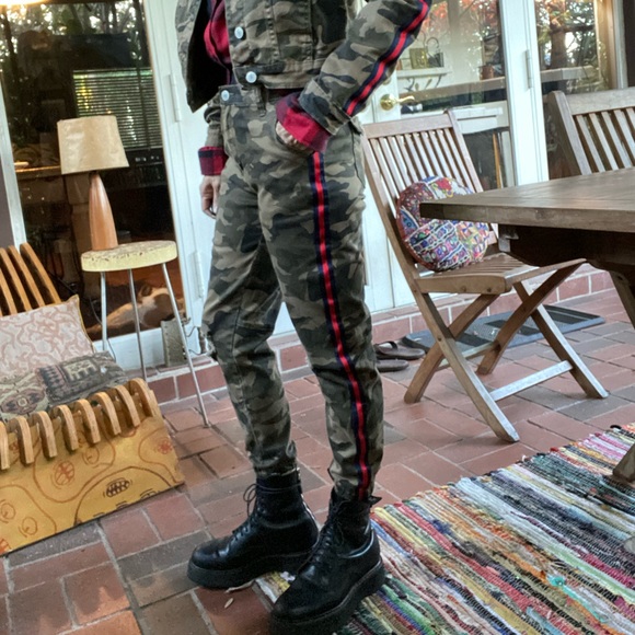 I&M Premium Jeans, Camo joggers with side stripes 4 pockets. Size Medium - Picture 3 of 9